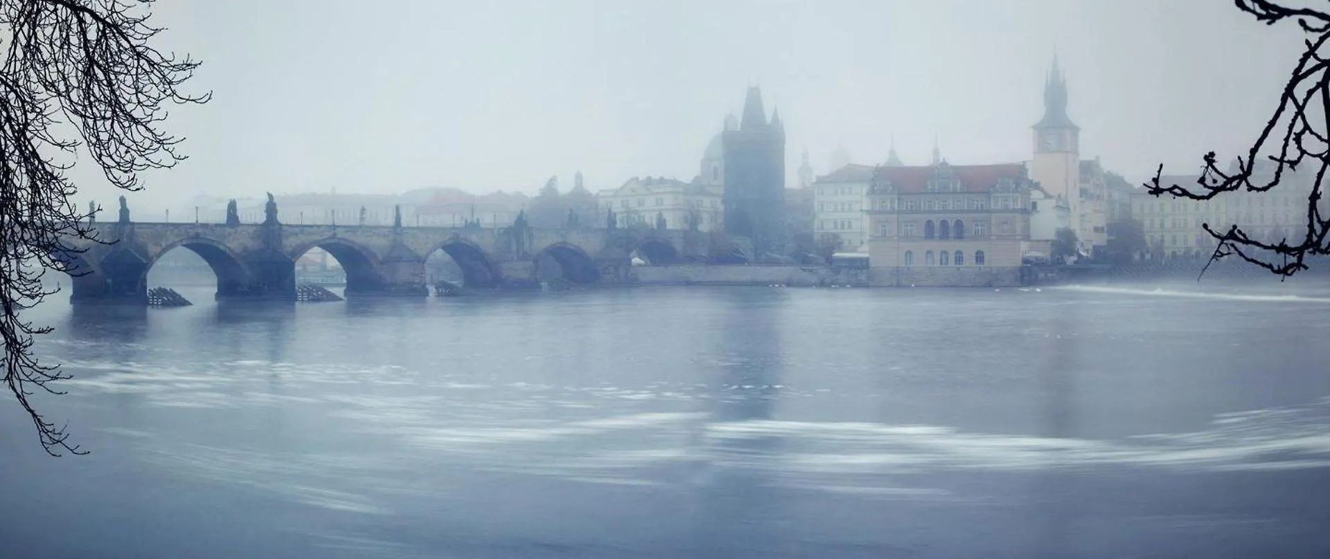 Small Sunny Park View Apartment Praha